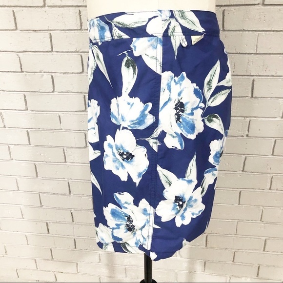 J.Crew Men’s 9" Large Blue Floral Print Board Short‎ - Picture 5 of 9